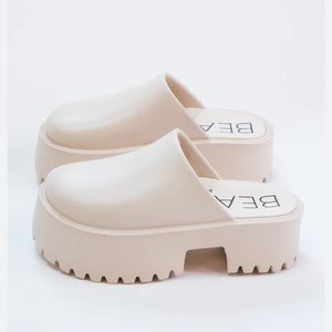 Beach by Matisse Clog Mules NWOT